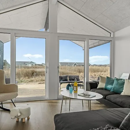 Jouni - 200m From The Sea By Interhome